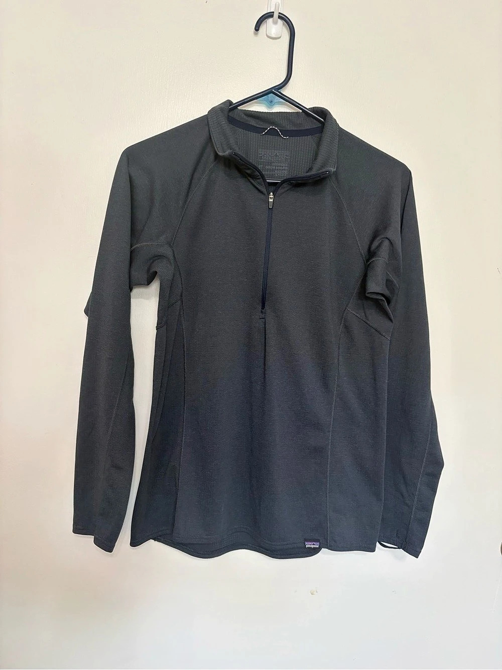 Patagonia Capilene Midweight Zip-Neck Top in Black Size Small